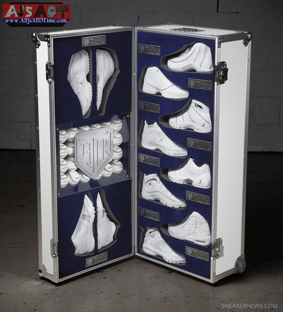 derek-jeter-dj3k-signature-trunk-03